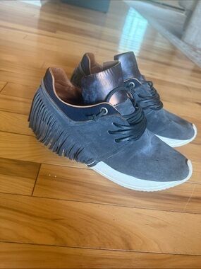 Esseutesse Fringe Suede Sneakers in Dark Gray